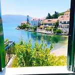 Ireni Waterfont Holiday home