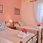Ireni Waterfont Holiday home *